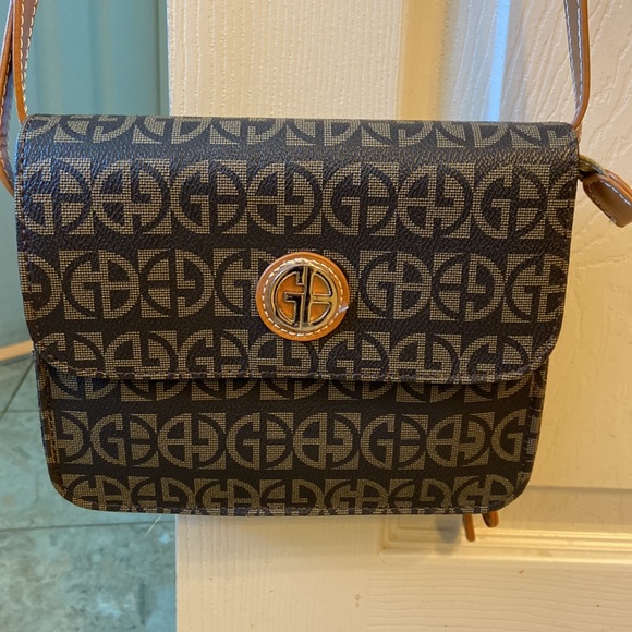 NEW GIANI BERNINI CROSSBODY - Picture 6 of 8